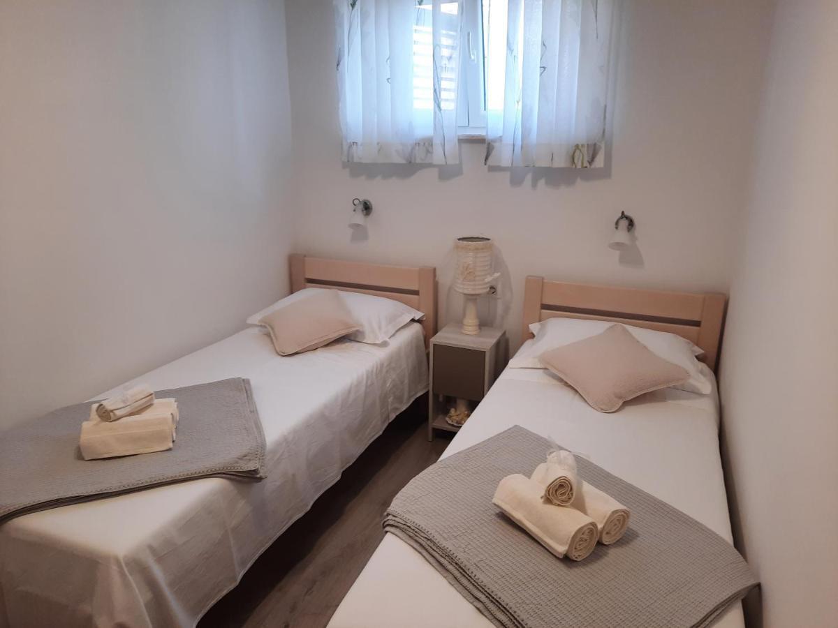 Apartman Laura M Vodice Exterior photo