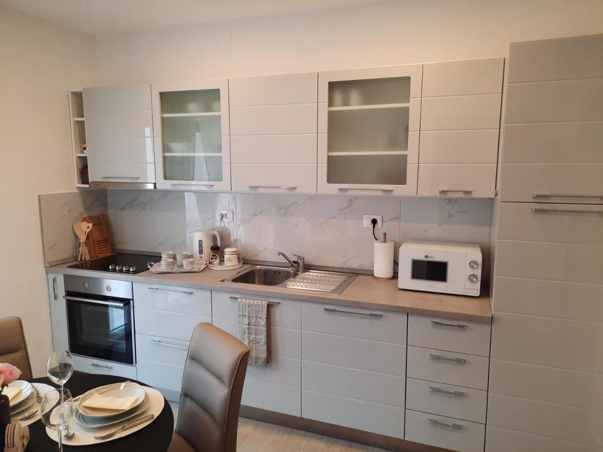 Apartman Laura M Vodice Exterior photo
