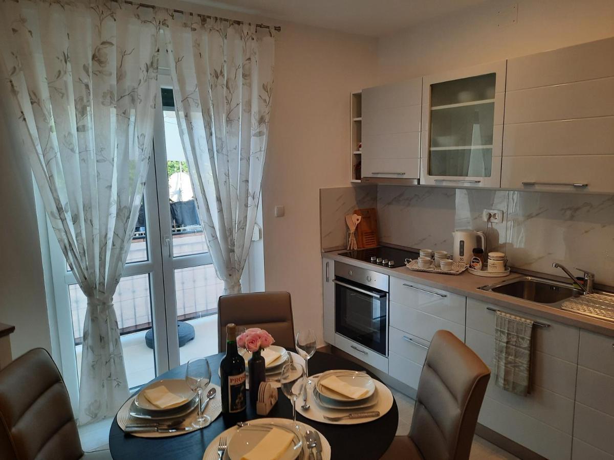Apartman Laura M Vodice Exterior photo